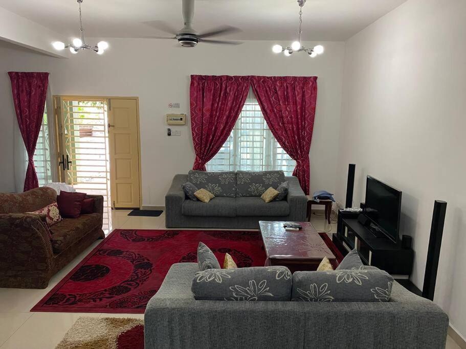 Nice Seremban 2 1/2 Storey House With 4 Rooms Ngoại thất bức ảnh