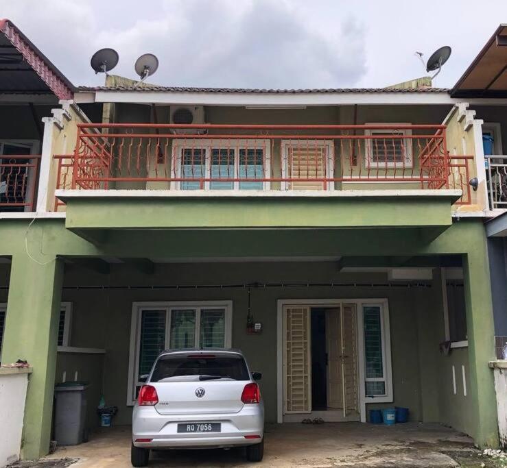 Nice Seremban 2 1/2 Storey House With 4 Rooms Ngoại thất bức ảnh